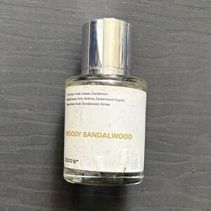 Dossier Woody Sandalwood Eau de Parfum - White & Silver Bottle